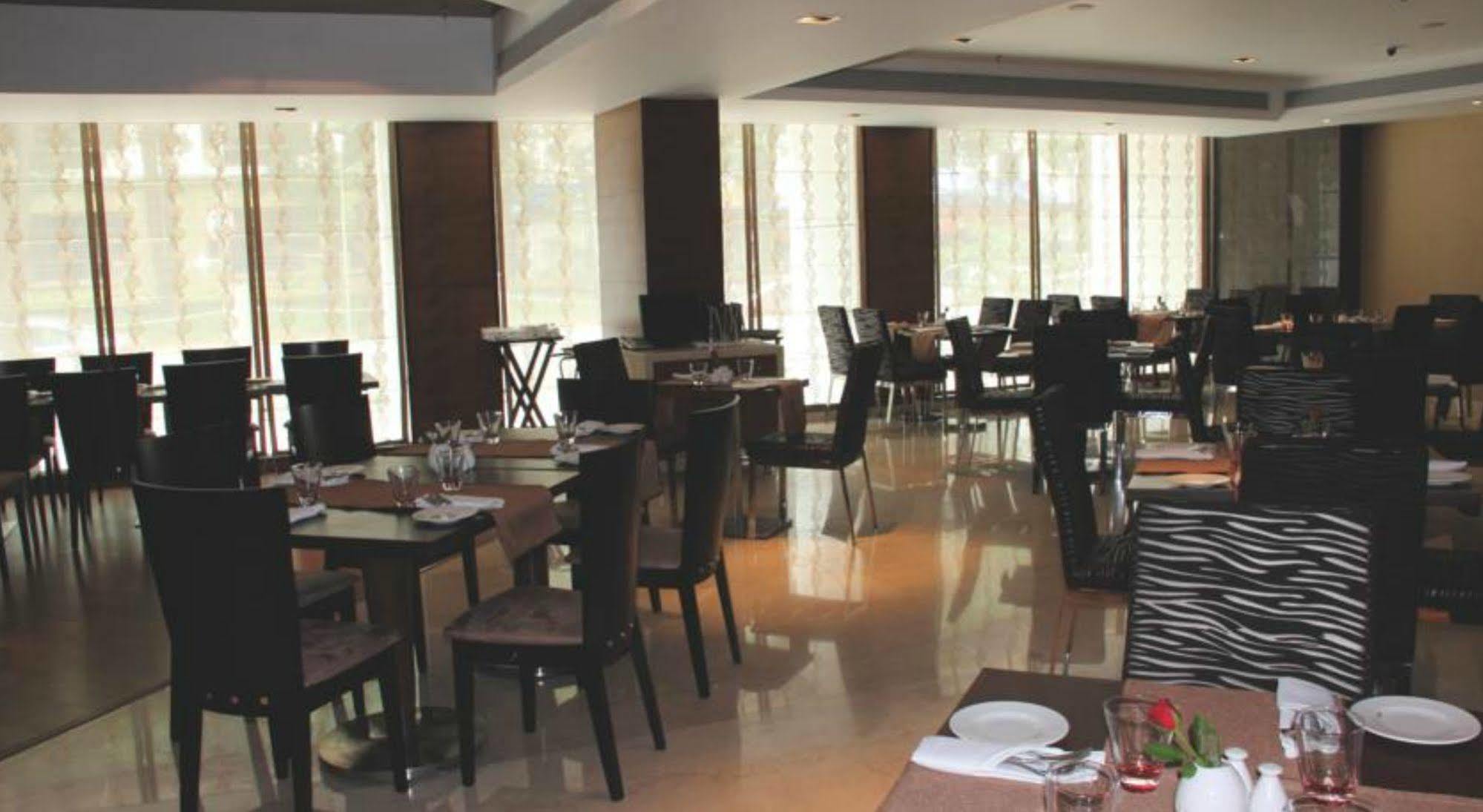 Ramada By Wyndham Navi Mumbai Hotel Luaran gambar
