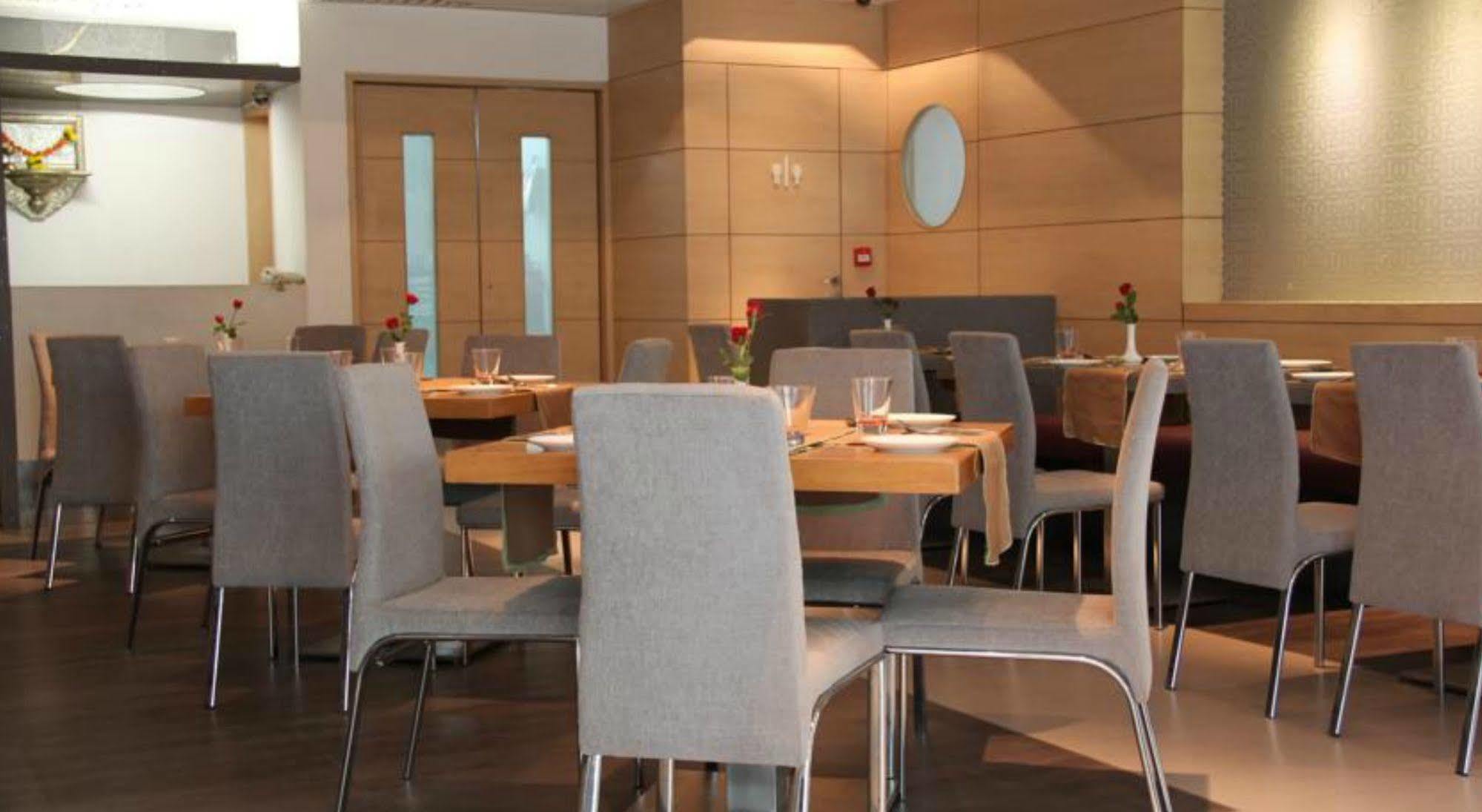 Ramada By Wyndham Navi Mumbai Hotel Luaran gambar